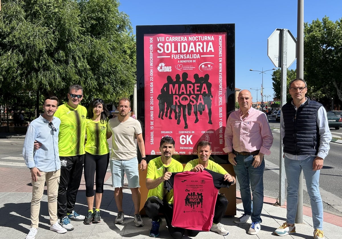 El alcalde, junto a miembros del club ADAF, organizador del evento deportivo