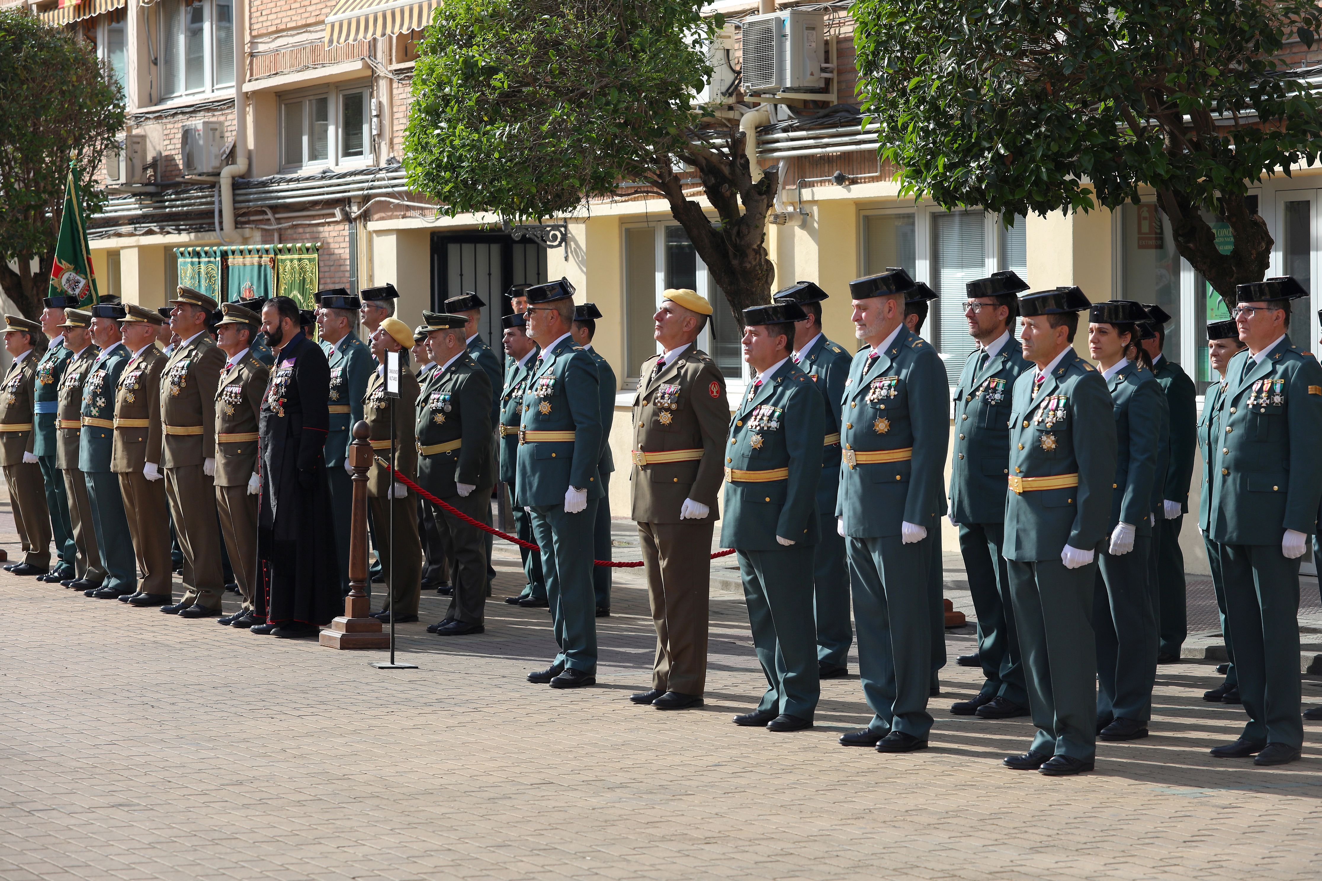 Tolón garantiza más recursos del Gobierno para los 5.000 guardias civiles de la región