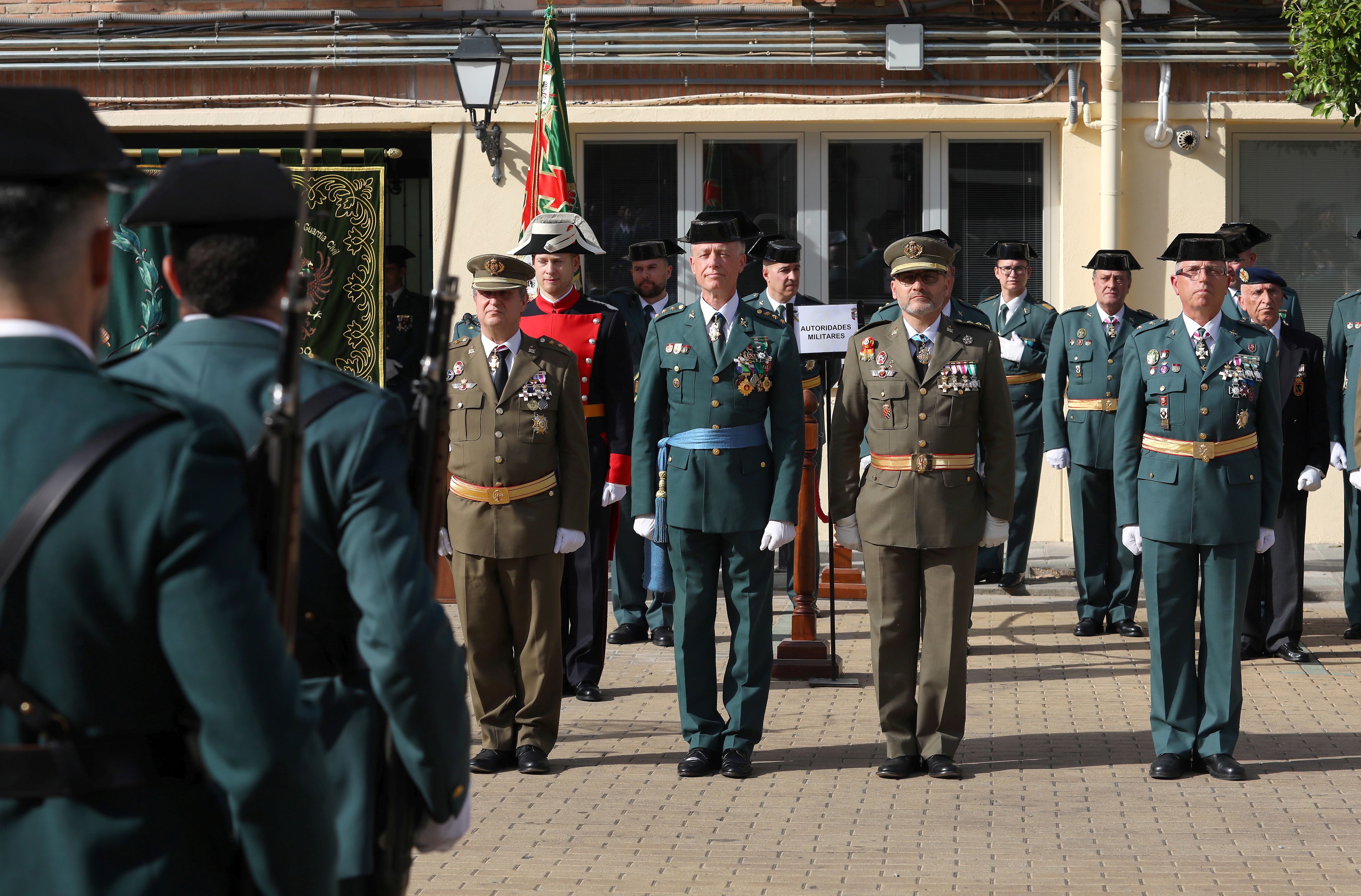 Tolón garantiza más recursos del Gobierno para los 5.000 guardias civiles de la región