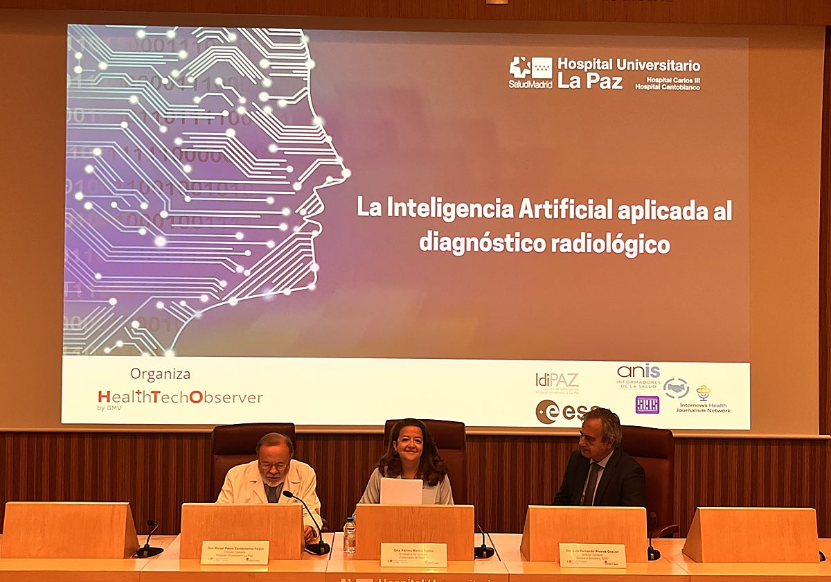 La consejera de Sanidad, Fátima Matute, con los responsables de La Paz y del programa Alisse