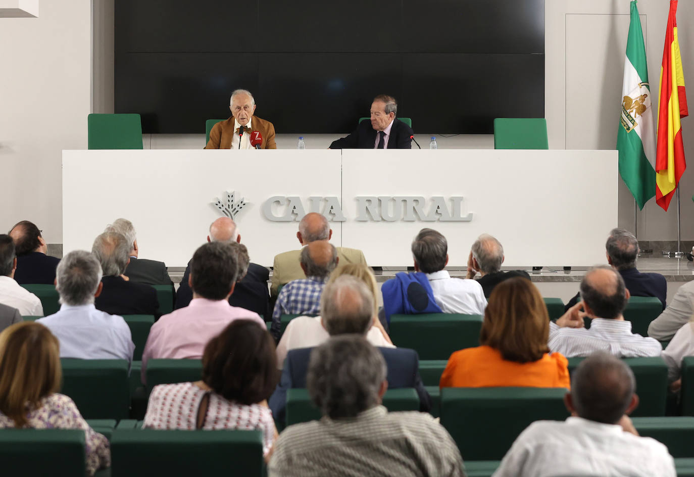 Fotos: la charla de Inocencio Arias en el Centro Cultural José Luis García Palacios