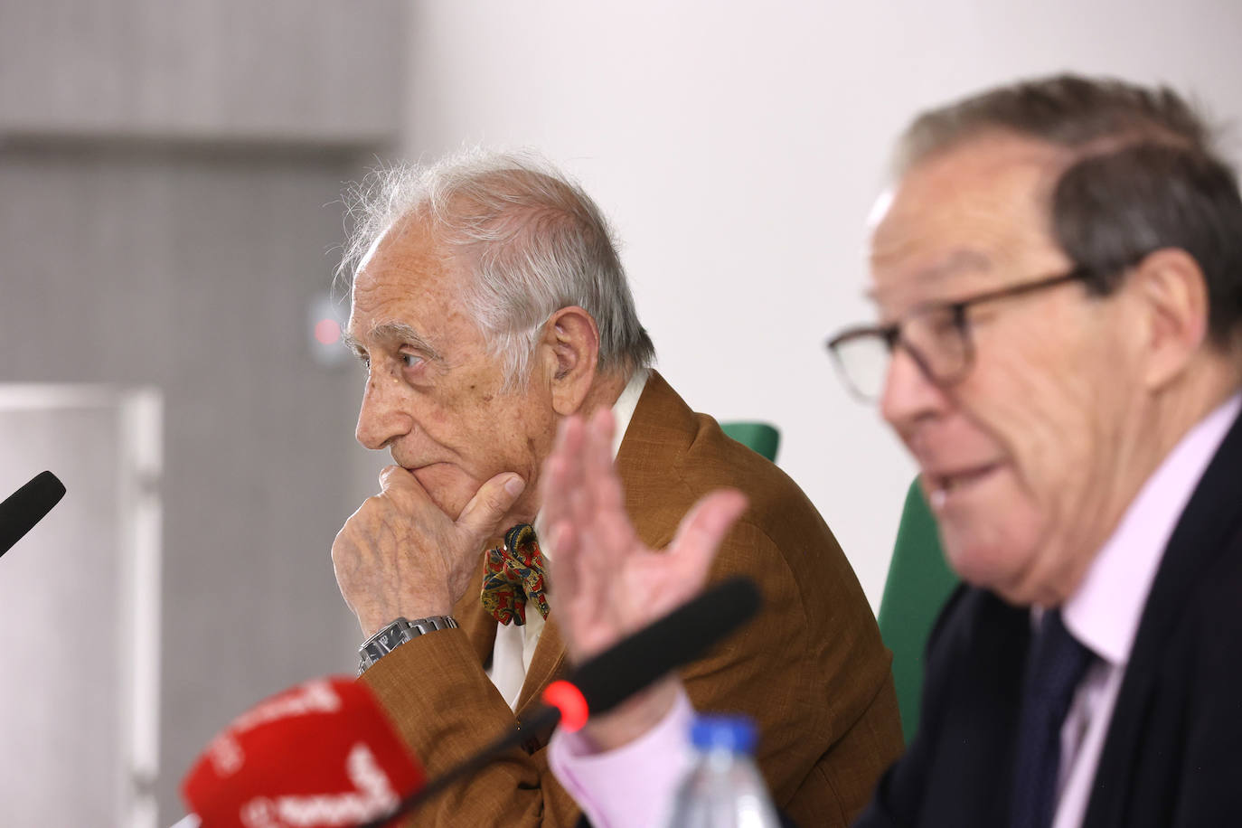 Fotos: la charla de Inocencio Arias en el Centro Cultural José Luis García Palacios