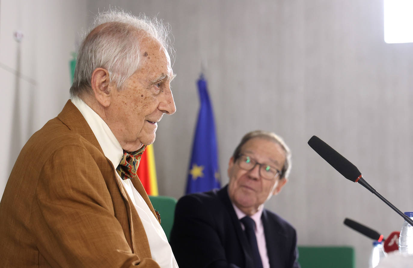 Fotos: la charla de Inocencio Arias en el Centro Cultural José Luis García Palacios