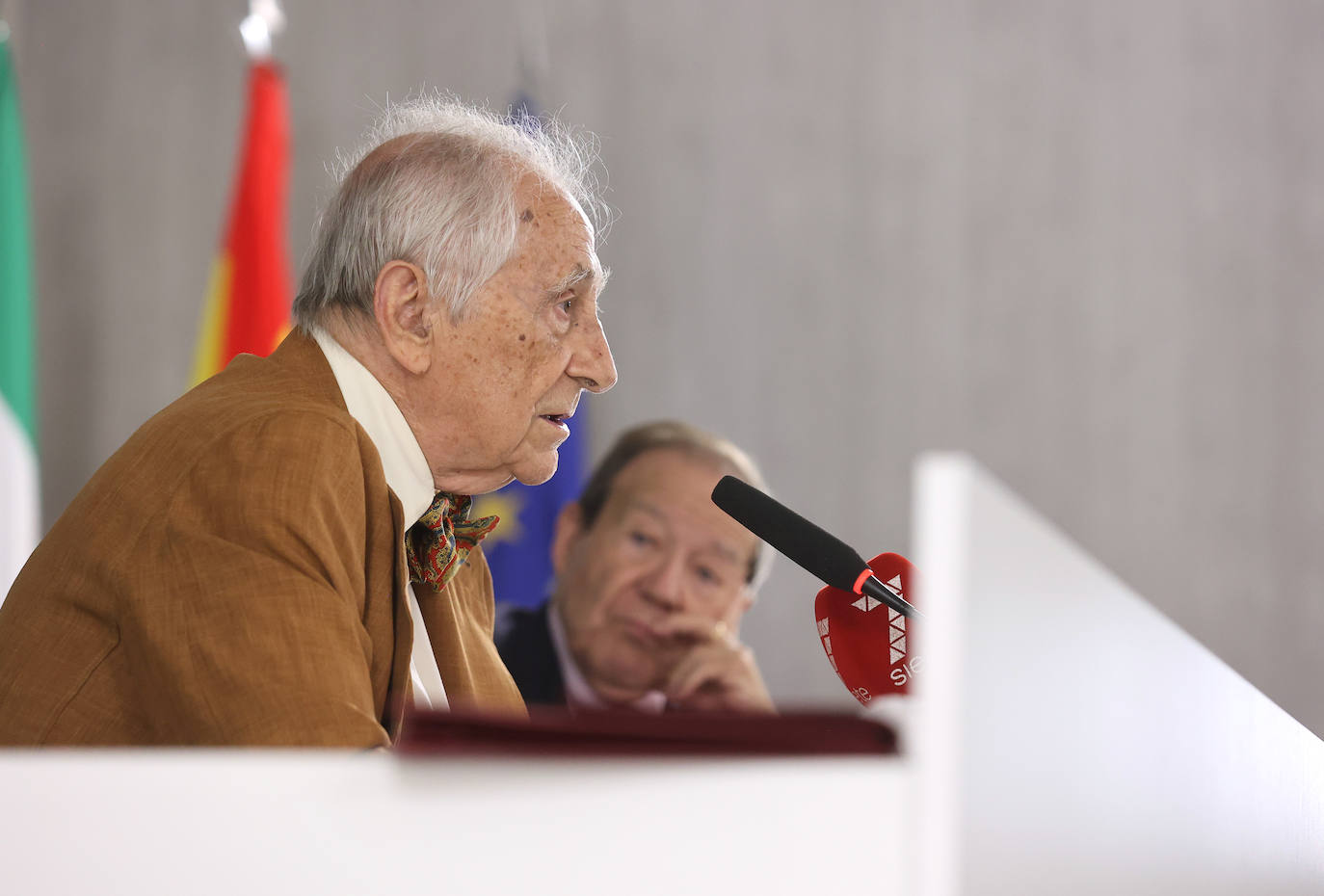 Fotos: la charla de Inocencio Arias en el Centro Cultural José Luis García Palacios