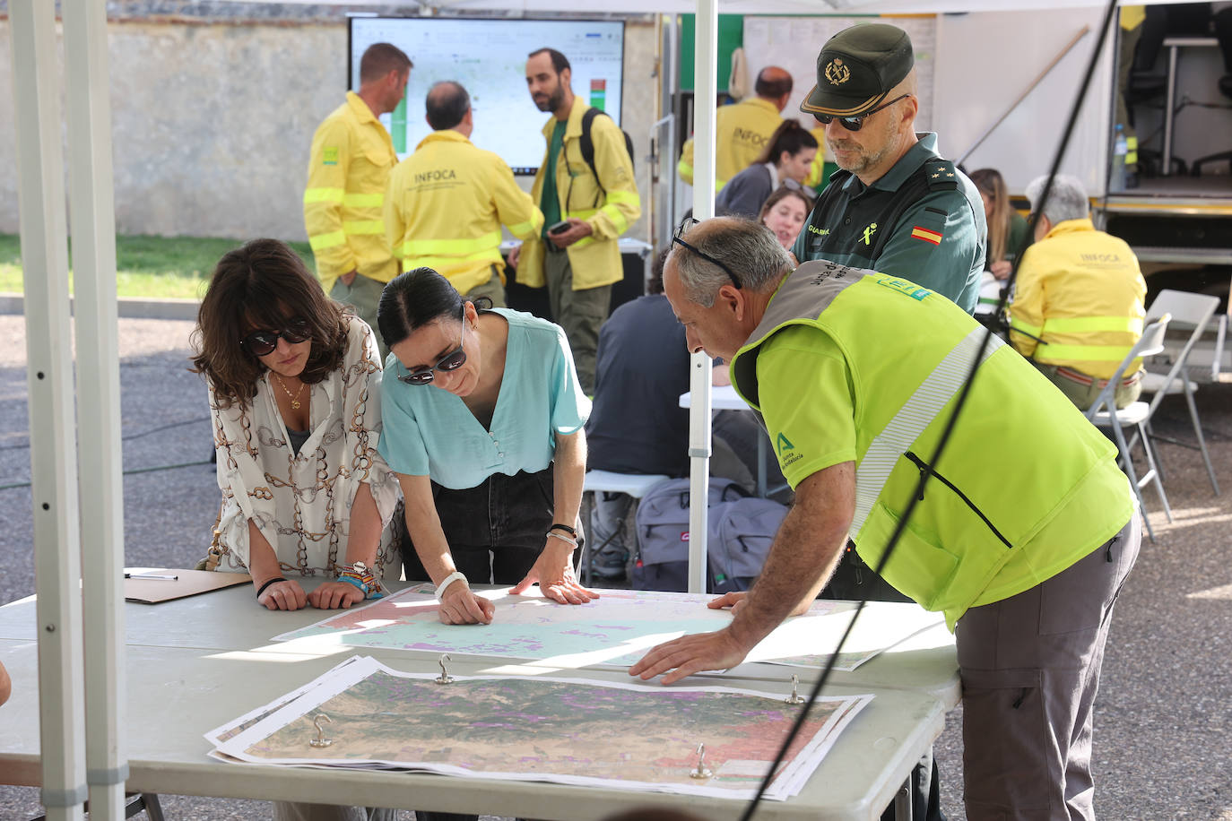 Fotos: así se dirige la lucha contra un incendio forestal en Córdoba