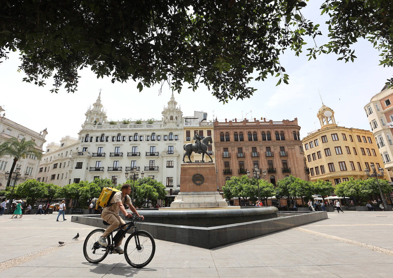 Fotos: la nueva plaza de Las Tendillas, al detalle tras cumplir 25 años