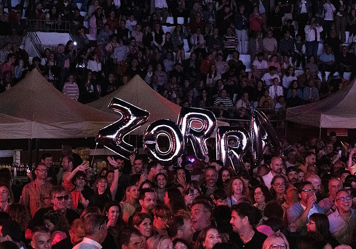 Macrofiesta con pantalla gigante en la localidad alicantina de Ondara