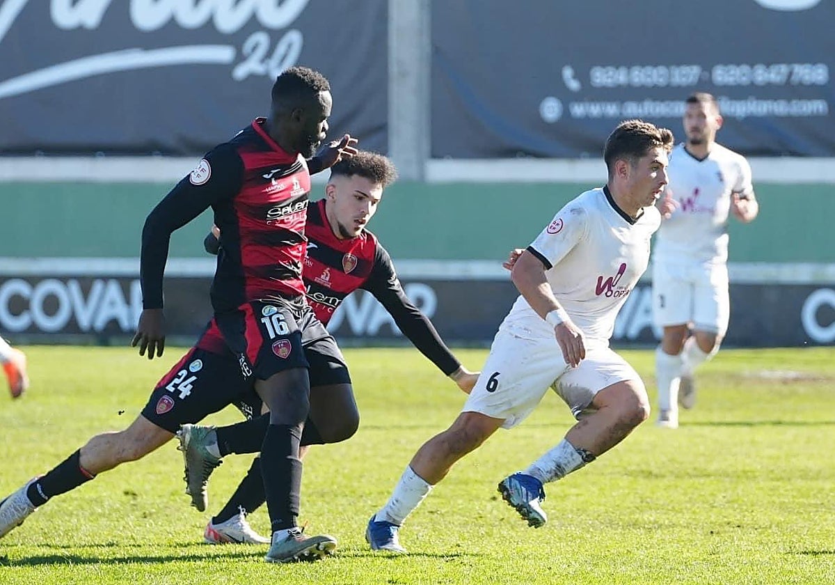 El Pozoblanco durante un partido esta temporada en el Grupo 10 de Tercera RFEF