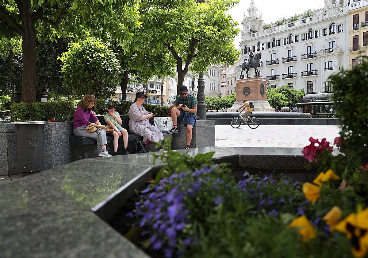 Fotos: la nueva plaza de Las Tendillas, al detalle tras cumplir 25 años