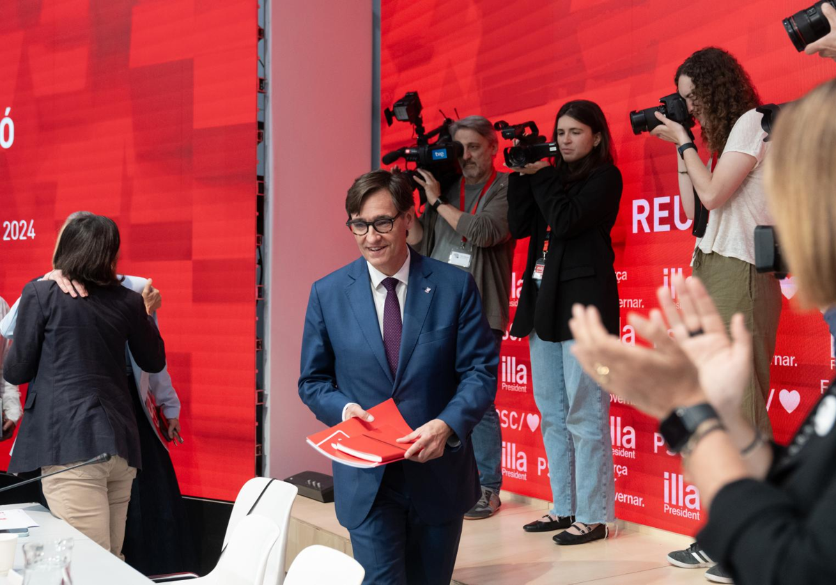 En vídeo: Valoración del PSOE tras las elecciones del 12M | Salvador Illa, primer secretario del PSC, el lunes en la sede de los socialistas catalanes, antes de la reunión de la dirección para valorar el resultado electoral