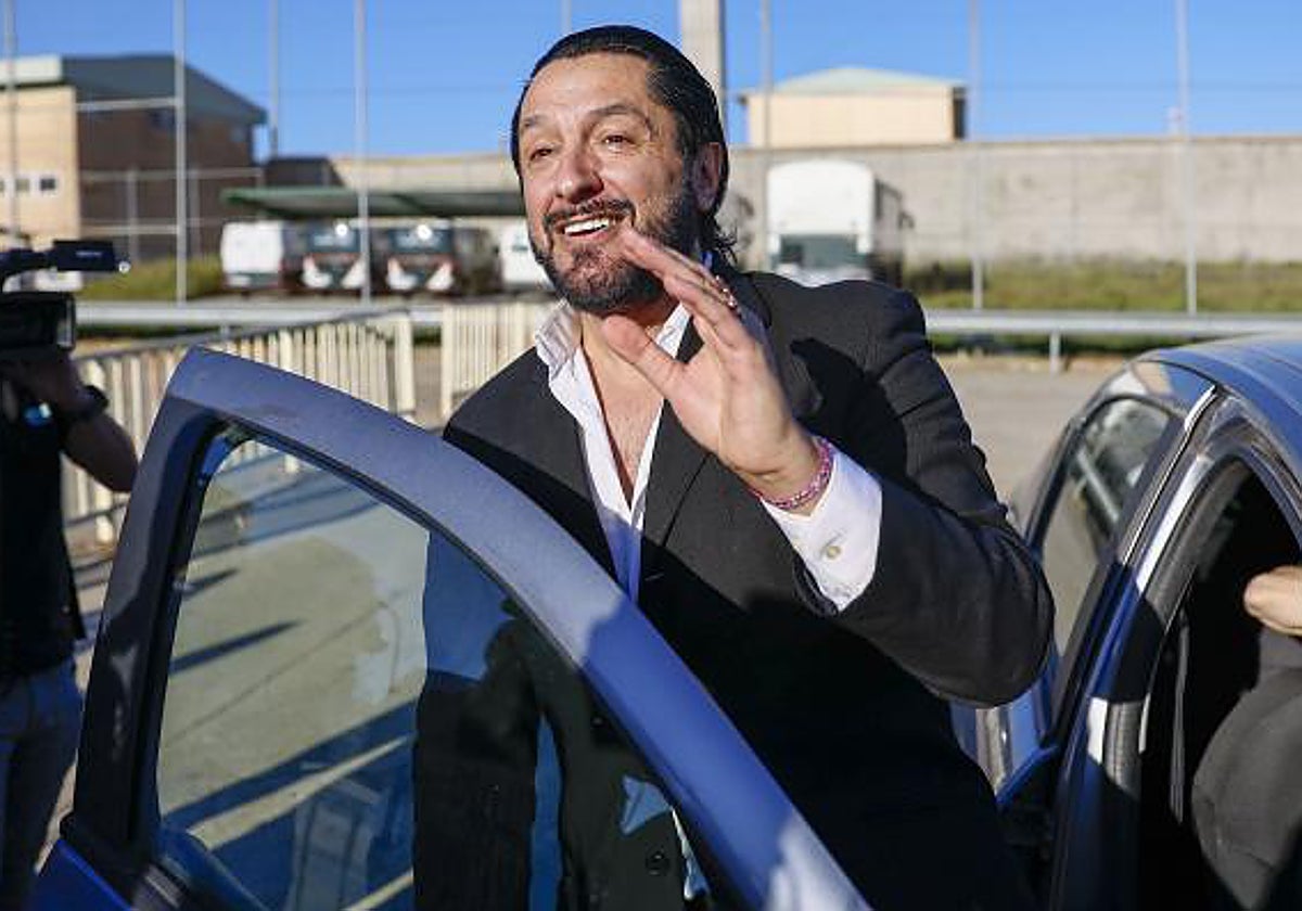 El bailaor Rafael Amargo, a su salida de la prisión de Soto del Real