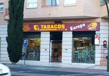 Dos encapuchados atracan a punta de pistola en el estanco 24 horas de la avenida de Europa