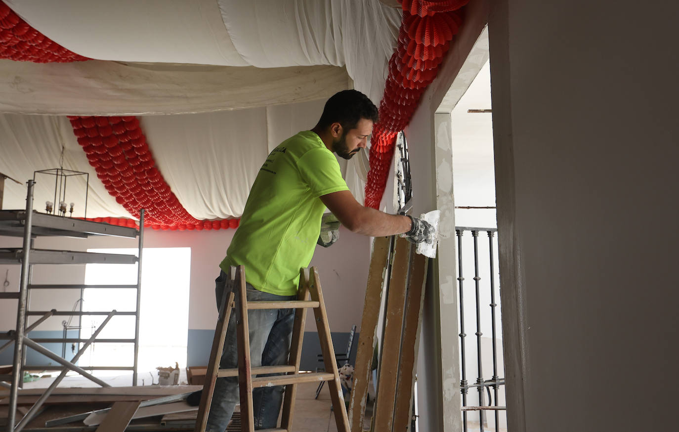 Fotos: el montaje de la Feria de Córdoba llega a los últimos toques
