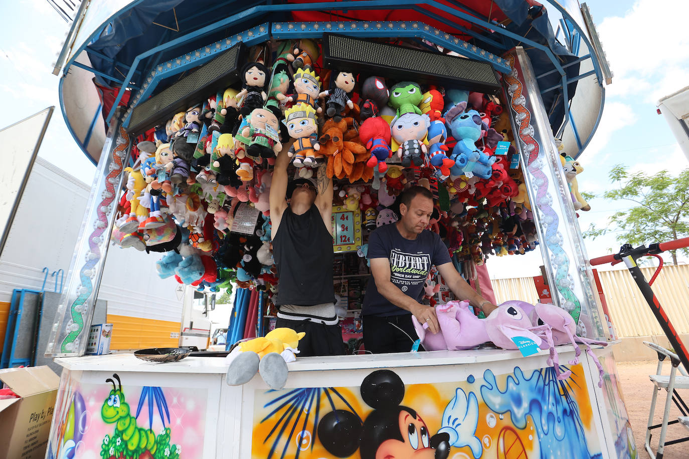 Fotos: el montaje de la Feria de Córdoba llega a los últimos toques