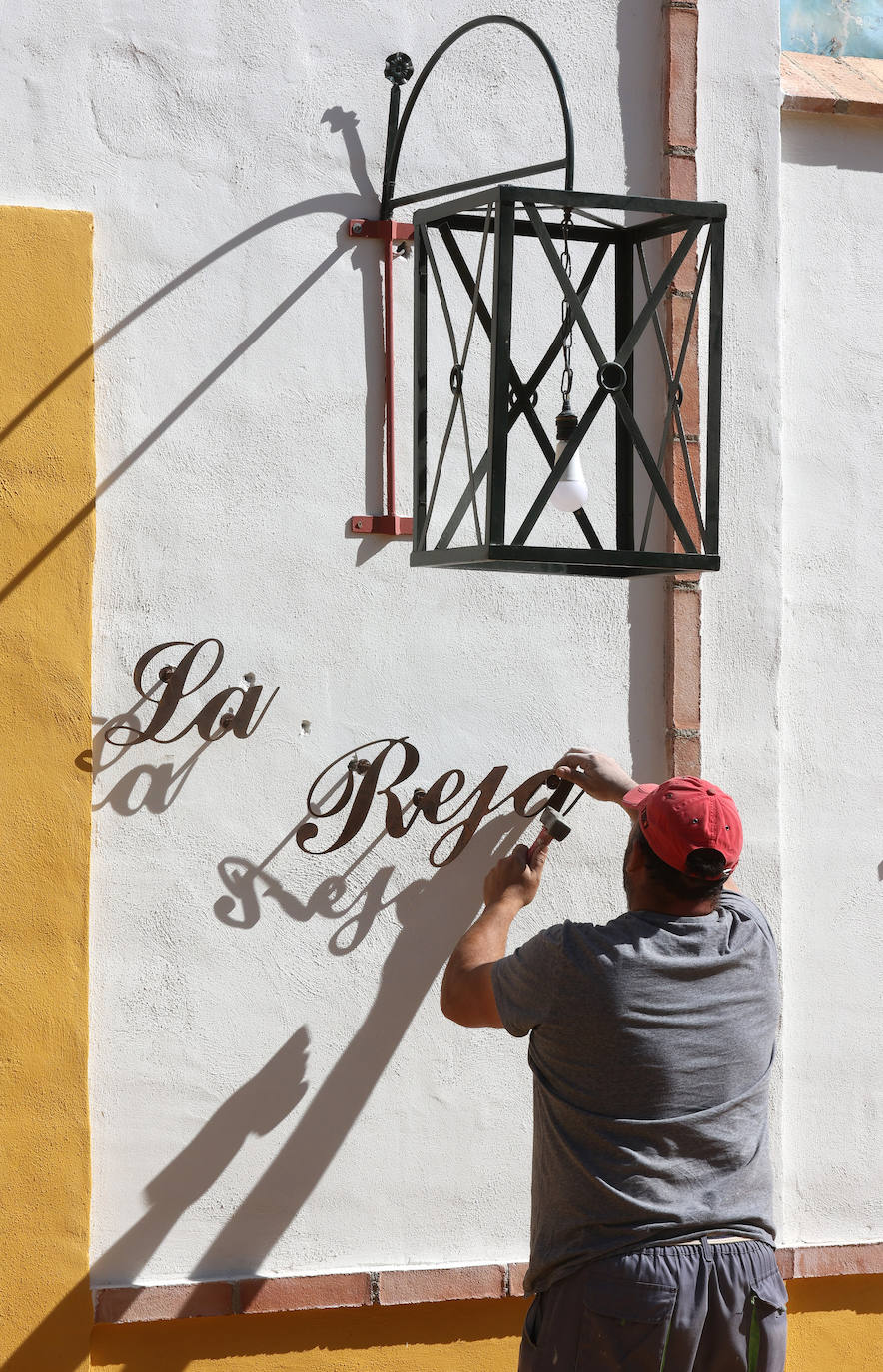 Fotos: el montaje de la Feria de Córdoba llega a los últimos toques