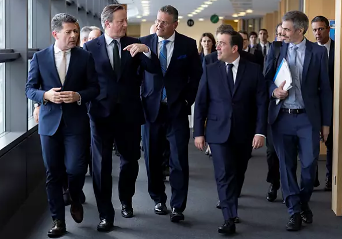 Sefcovic, Cameron, Albares y Picardo durante su último encuentro en Bruselas el pasado 12 de abril