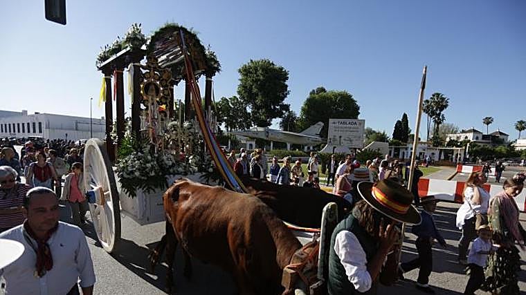 La hermandad Castrense saliendo de Tablada