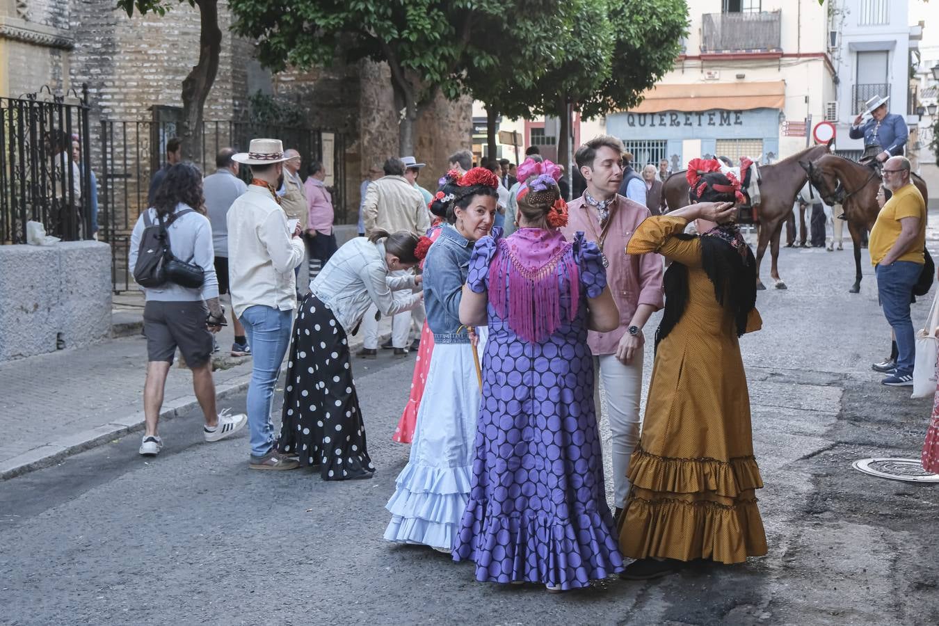 La Hermandad del Rocío de la Macarena inicia su peregrinación hacia la aldea