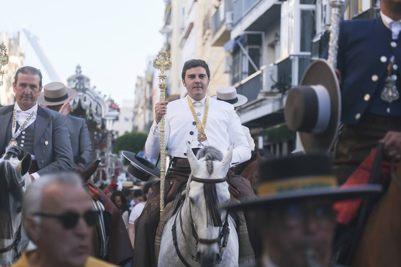 La Hermandad del Rocío de la Macarena inicia su peregrinación hacia la aldea