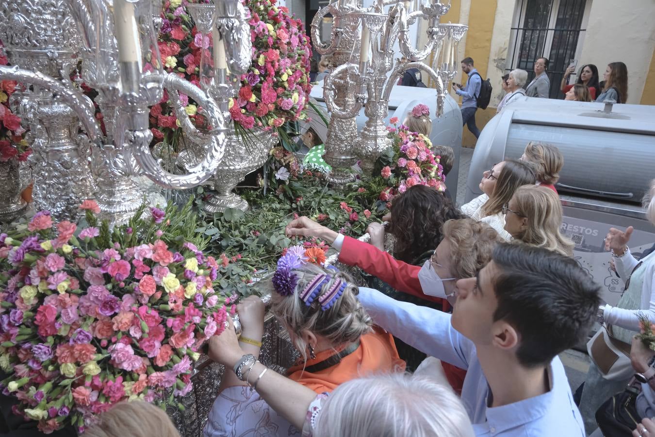 La Hermandad del Rocío de la Macarena inicia su peregrinación hacia la aldea
