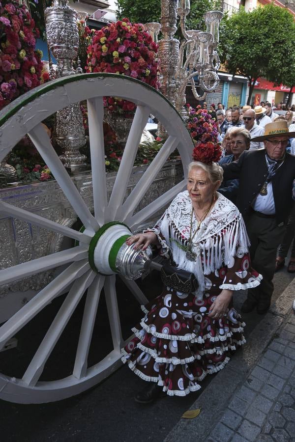 La Hermandad del Rocío de la Macarena inicia su peregrinación hacia la aldea