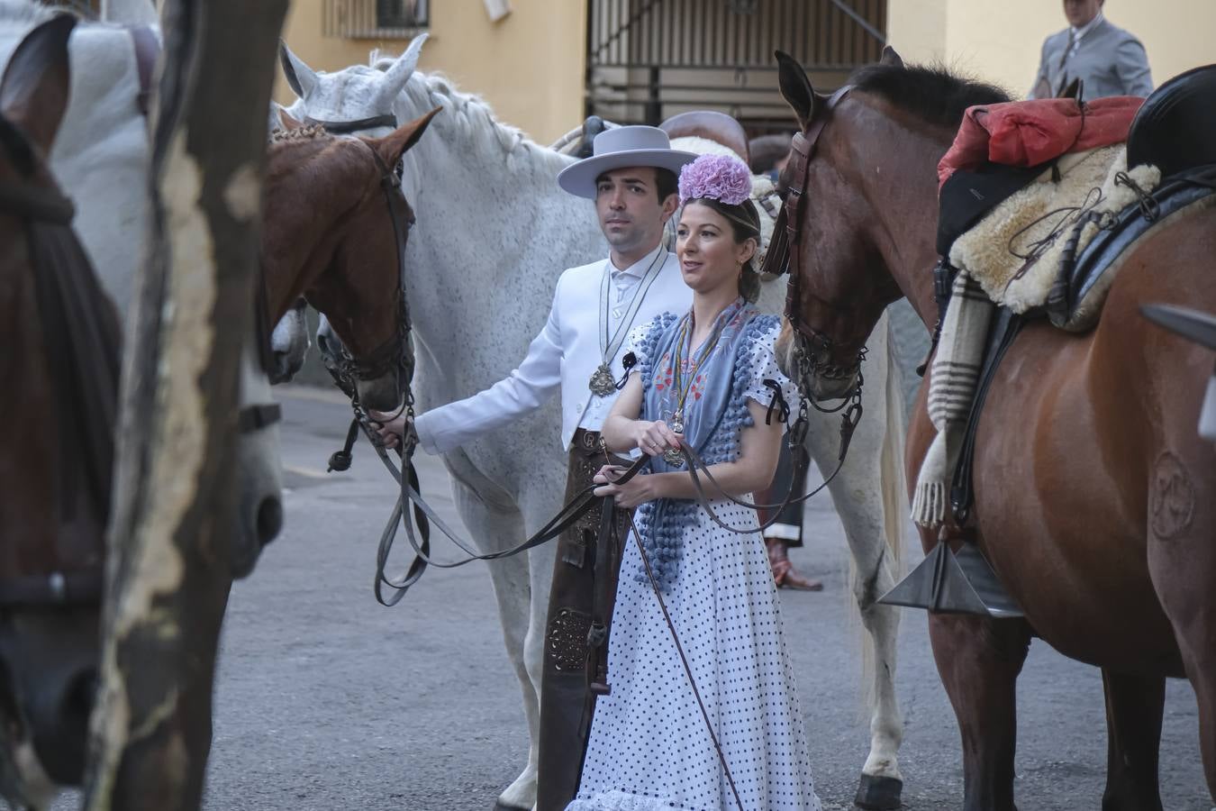 La Hermandad del Rocío de la Macarena inicia su peregrinación hacia la aldea