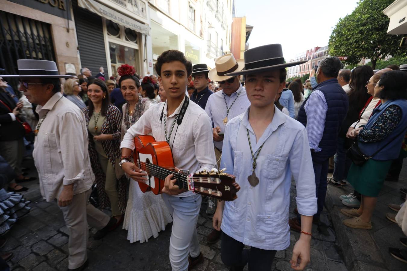 Salida de la Hermandad de Sevilla-El Salvador en su peregrinación a la Aldea del Rocío