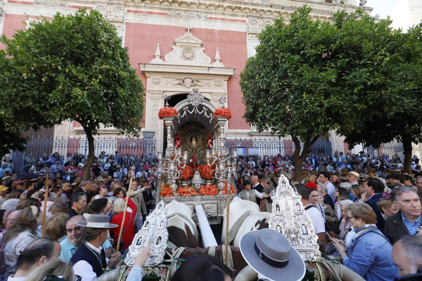 Salida de la Hermandad de Sevilla-El Salvador en su peregrinación a la Aldea del Rocío
