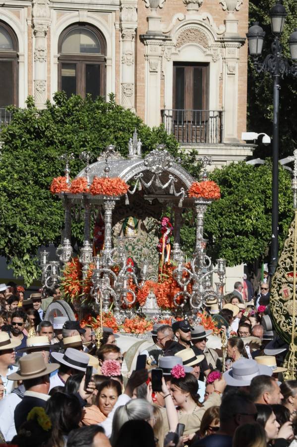 Salida de la Hermandad de Sevilla-El Salvador en su peregrinación a la Aldea del Rocío