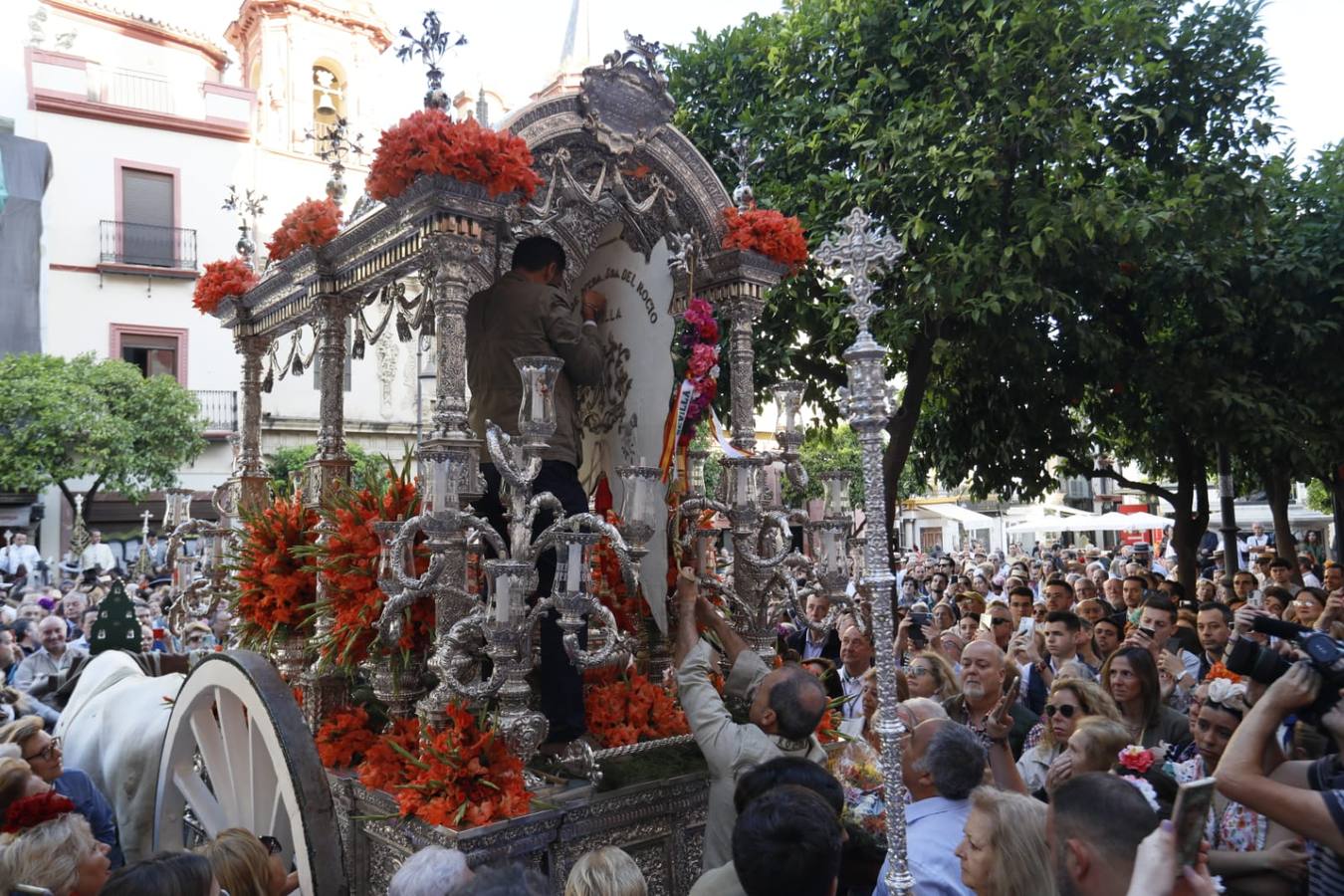 Salida de la Hermandad de Sevilla-El Salvador en su peregrinación a la Aldea del Rocío