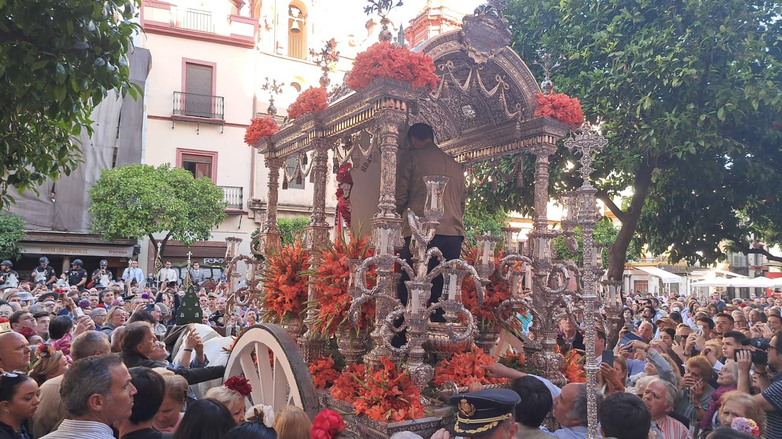 Salida de la Hermandad de Sevilla-El Salvador en su peregrinación a la Aldea del Rocío