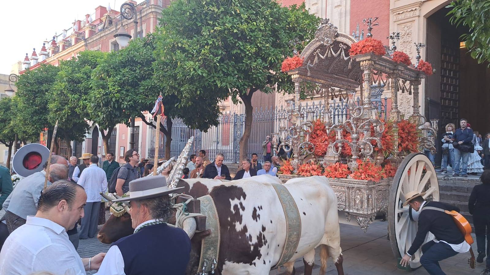 Salida de la Hermandad de Sevilla-El Salvador en su peregrinación a la Aldea del Rocío