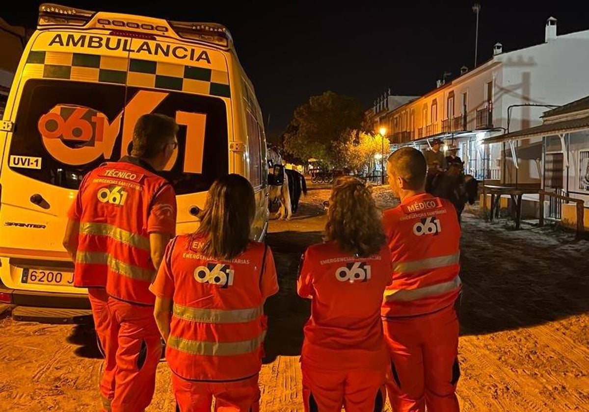 Efectivos del 061 en la aldea del Rocío durante la pasada romería