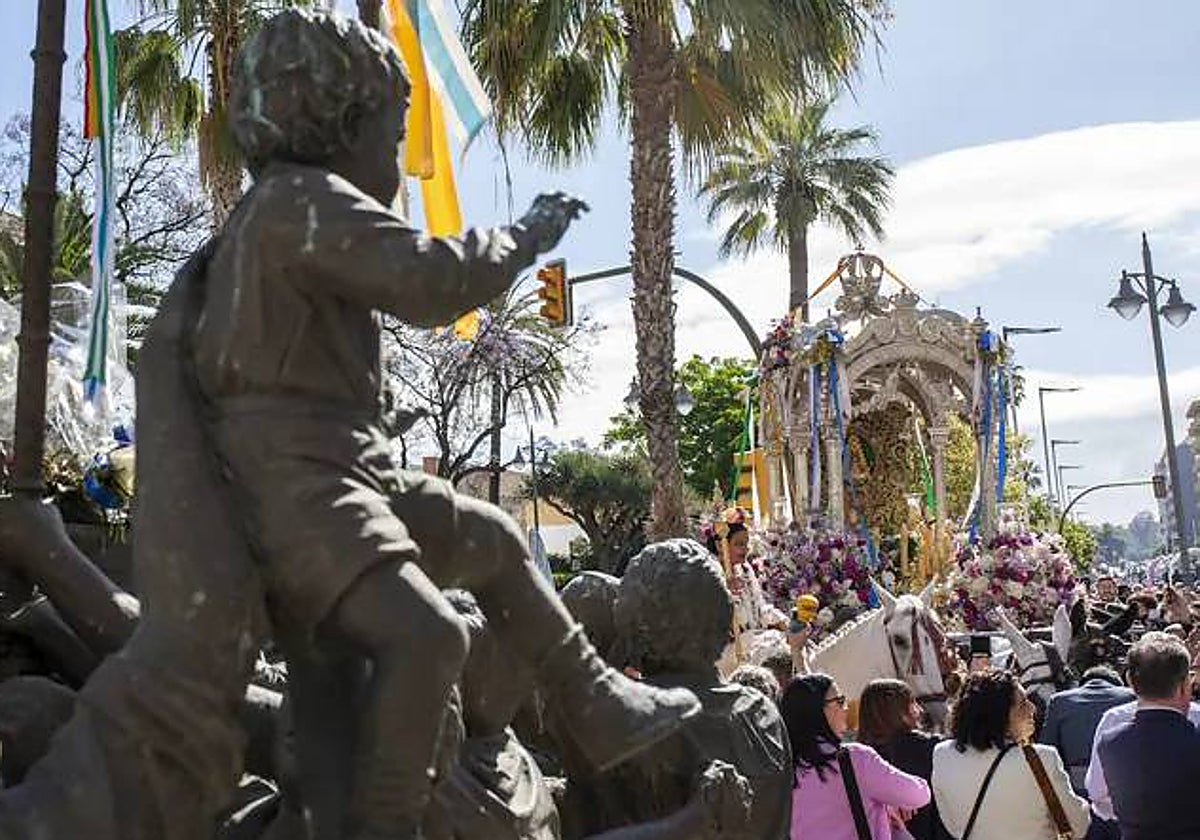 Salida de la hermandad de Huelva hacia el Rocío