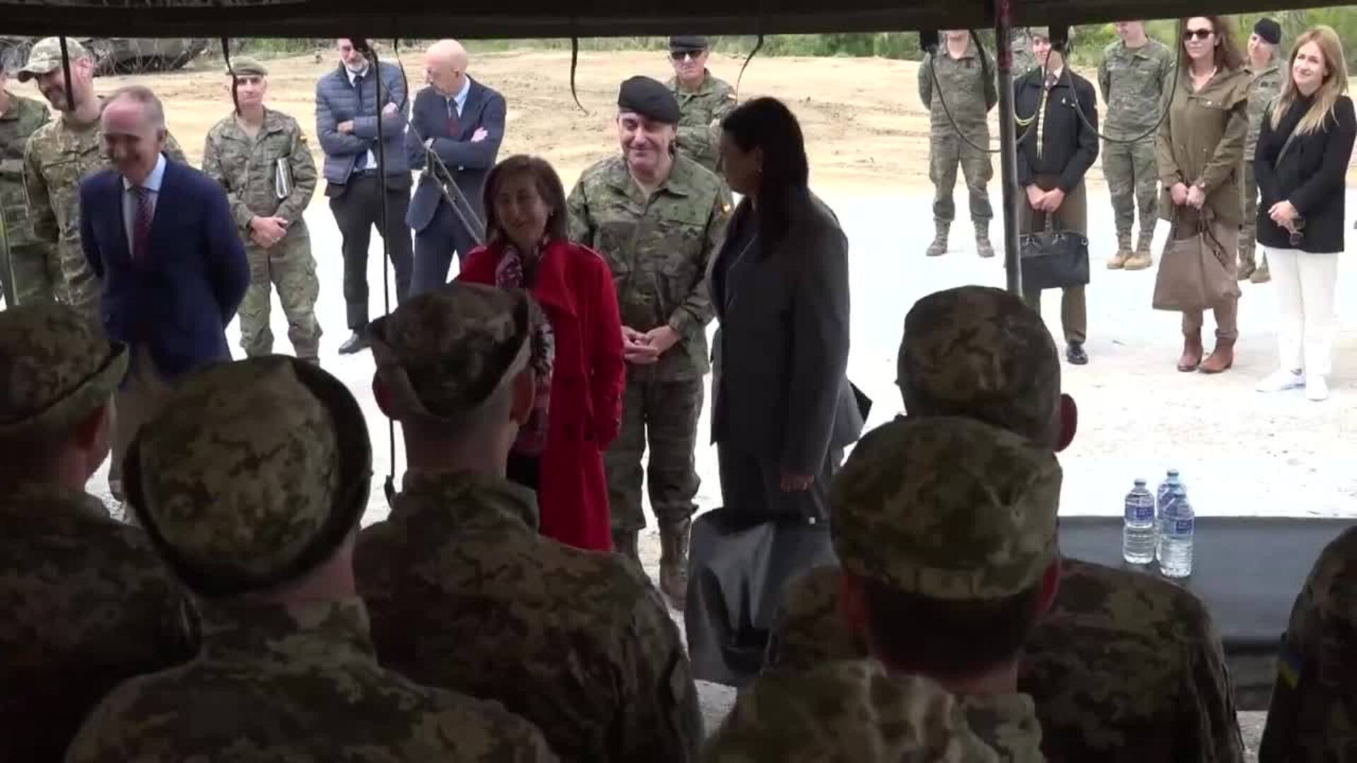 Margarita Robles visita la Brigada “Guadarrama” XII, en la Base Militar El Goloso