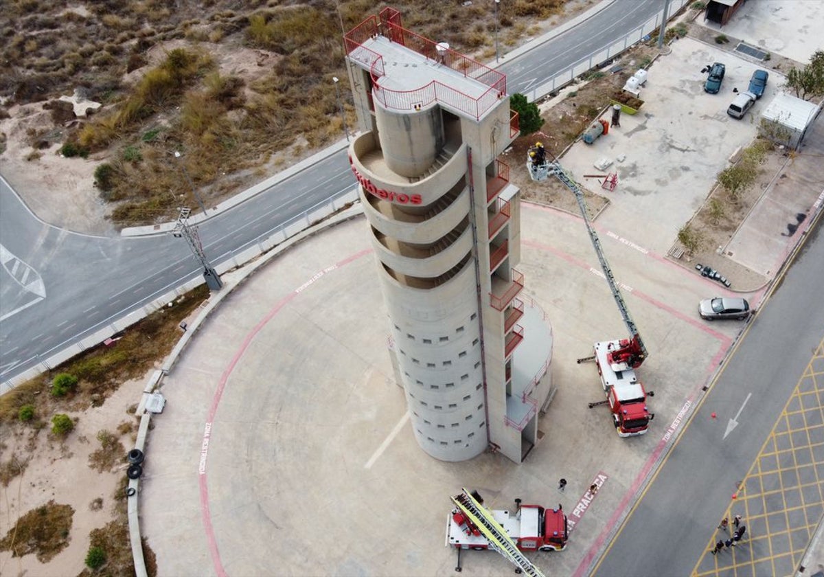 El Consorcio de Bomberos de la Diputación de Alicante habilita una partida inicial de 1,4 millones de euros para arrancar las obras del nuevo parque de Elda