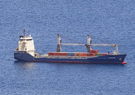 El carguero Borkum, que Sumar y Podemos pidieron retener antes de que decidiera no atracar en España