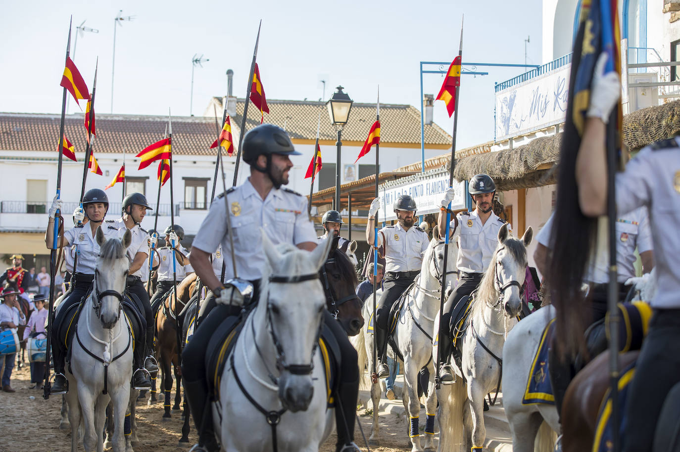 La presentación de las hermandades filiales ante la Blanca Paloma en el Rocío 2024