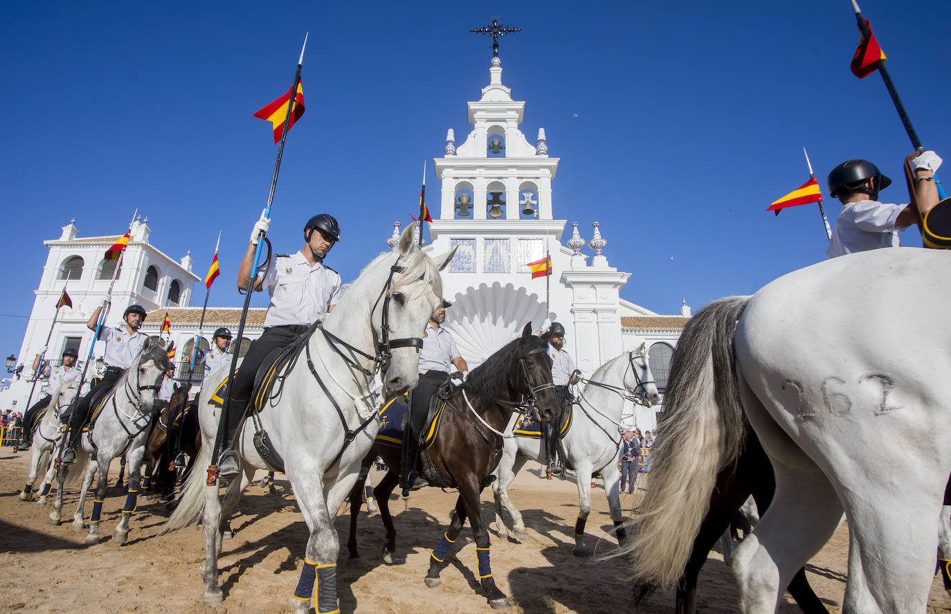 La presentación de las hermandades filiales ante la Blanca Paloma en el Rocío 2024