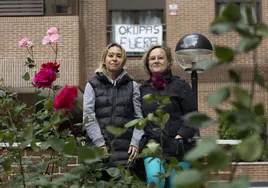 Mari Ángeles y María José, dos vecinas afectadas por la okupación en su urbanización de Villa de Vallecas