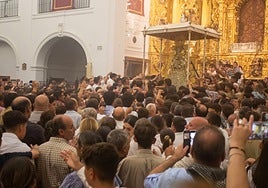 El salto de la reja y la salida de la Virgen del Rocío 2024, en directo