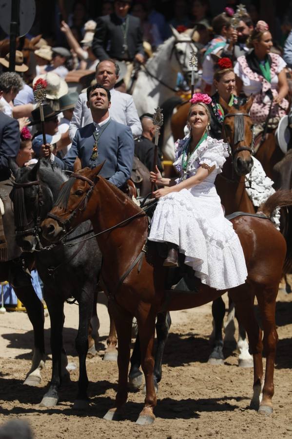 Presentación de la hermandad de Triana ante la Virgen del Rocío