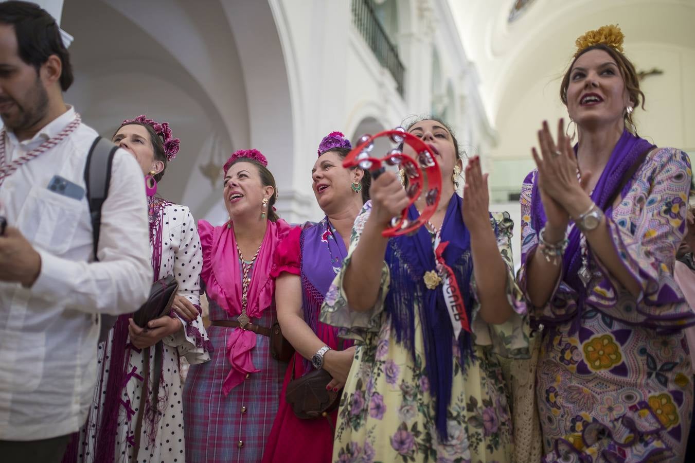 La presentación de las hermandades filiales ante la Blanca Paloma en el Rocío 2024