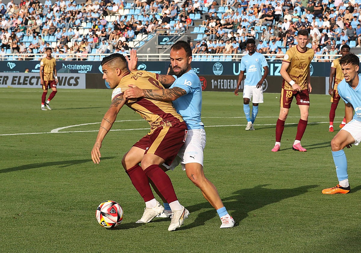 Una jugada del Ibiza-Córdoba, disputado este sábado