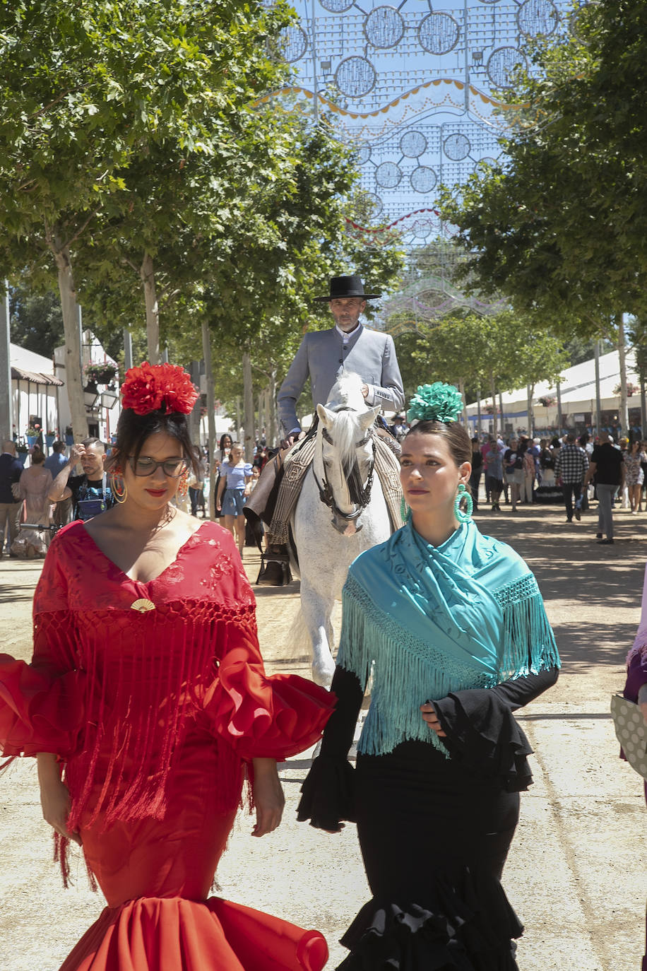 Fotos: El Arenal abarrotado en el primer sábado de la Feria de Córdoba