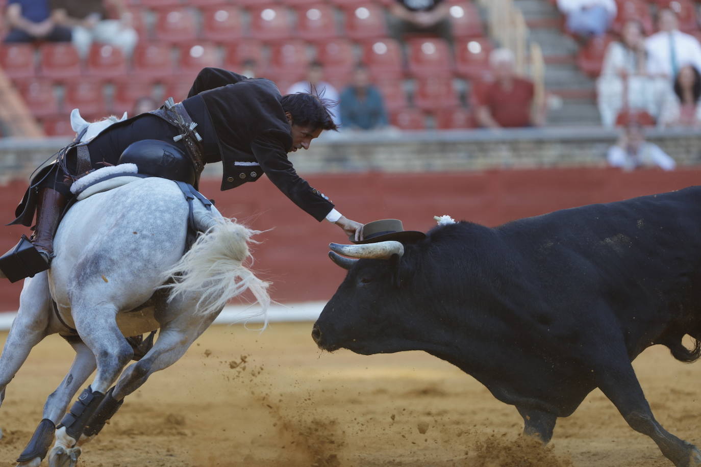 Fotos: los destellos de Ventura y Román en la primera corrida de Feria de Córdoba