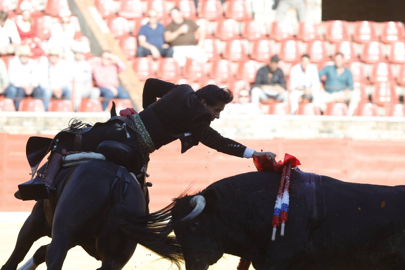 Fotos: los destellos de Ventura y Román en la primera corrida de Feria de Córdoba