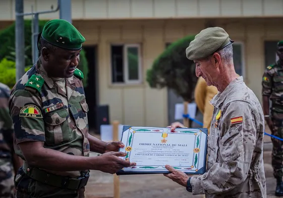 El general Ortiz-Repiso recoge una distinción en Mali
