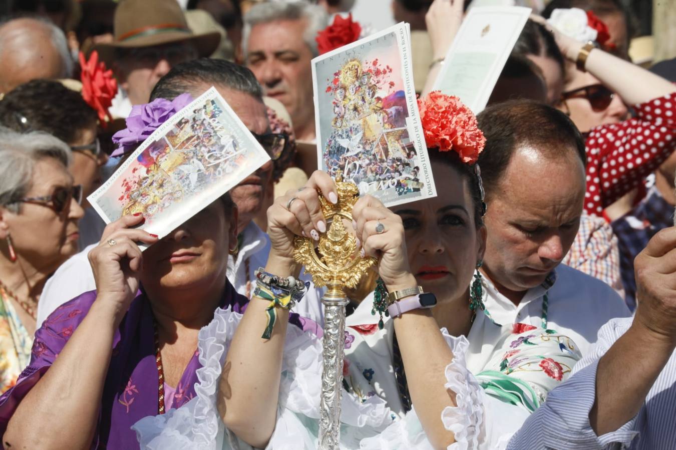 Misa pontifical durante la romería del Rocío de 2024
