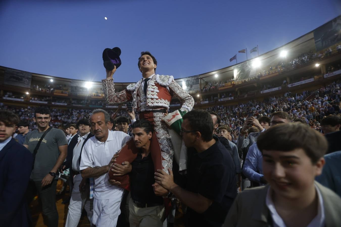 Fotos: el rotundo triunfo de Roca Rey en la última corrida de la Feria de Córdoba